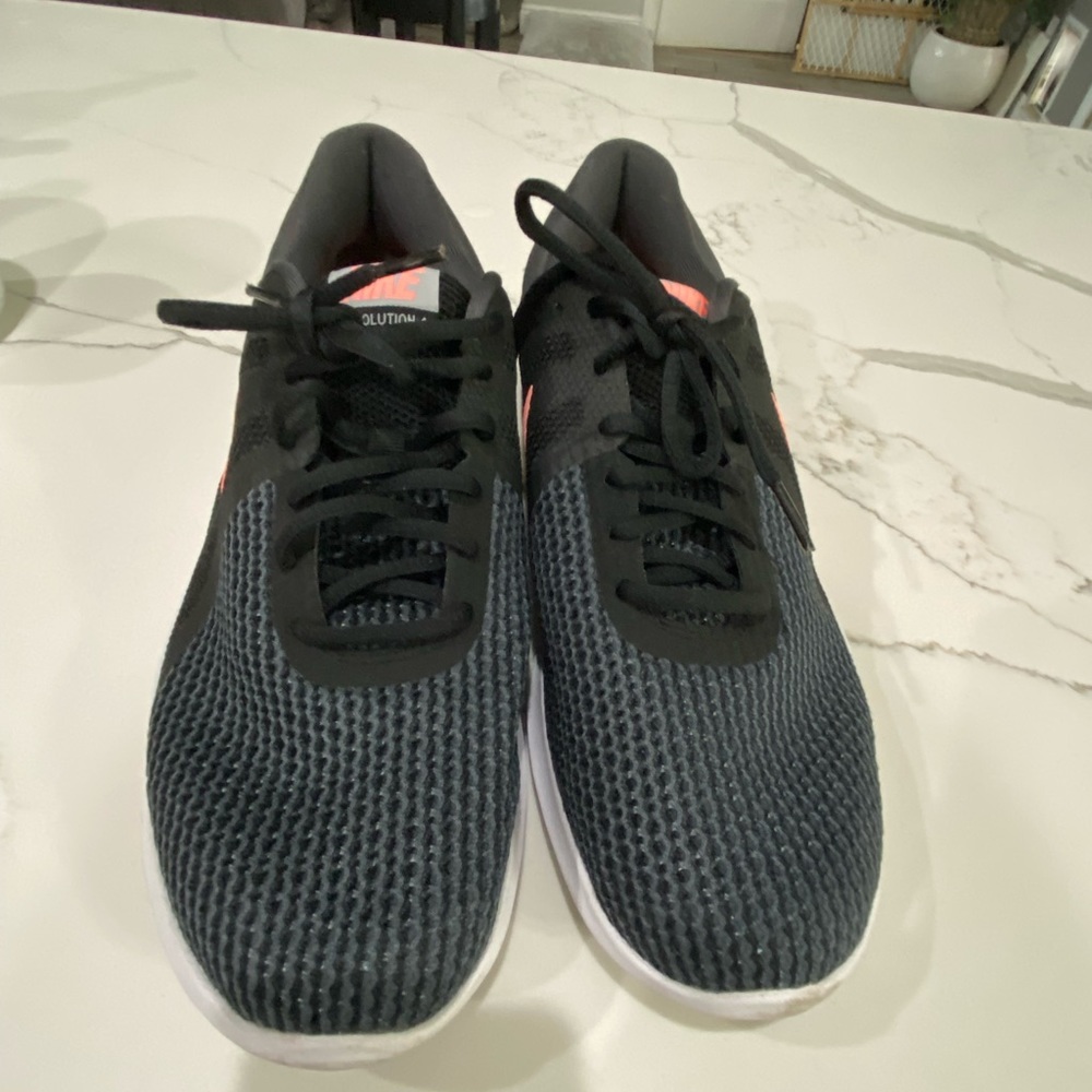 Nike Revolution women’s running shoes women’s size 12 - Picture 4 of 9